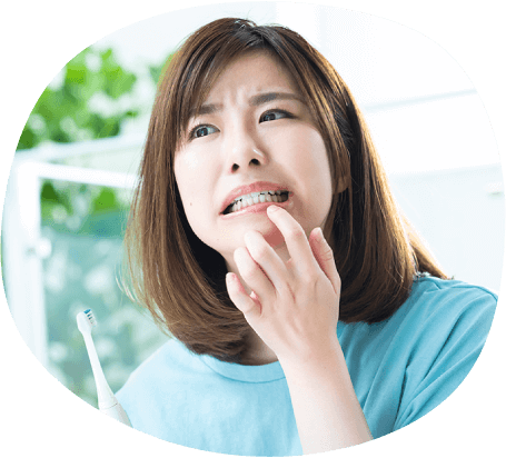 歯に悩みのある女性