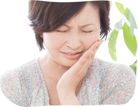 歯を痛がる女性